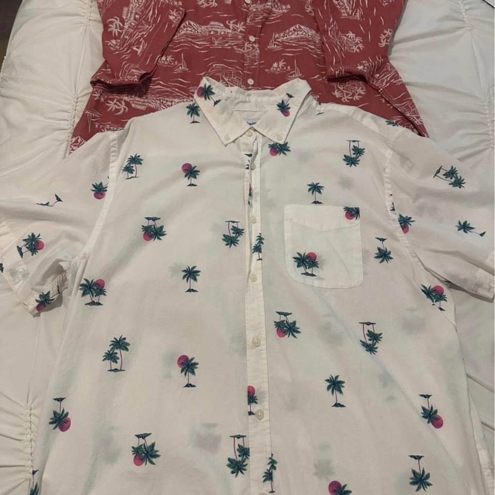 Old Navy White Short-Sleeve Tropical Print Button-Down Shirt. NWT